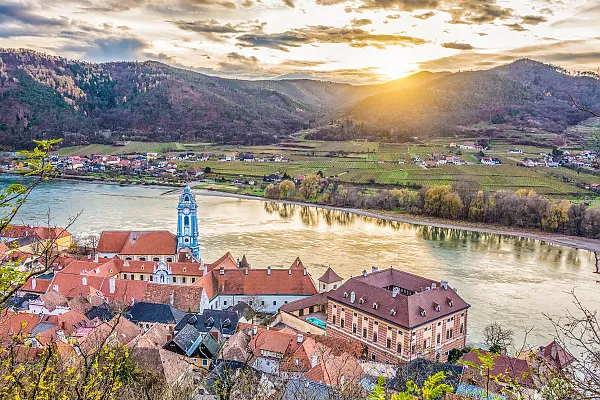 Das Bild zeigt einen Moment in der Wachau, einer malerischen Region in Österreich.